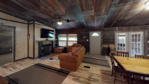 Red River House | Line Shack On Tenderfoot Trail With High Speed Wifi