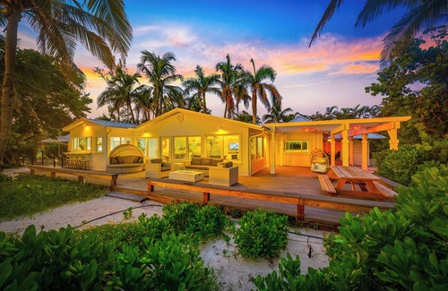 Holmes Beach House | Linefish Coastal Calm/Holmes Beach Pool Ocean Views