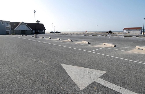 Villages of Five Points House | LINENS INCLUDED! COMMUNITY POOL & TENNIS - VILLAGES OF FIVE POINTS - Feel right at home in this beautifully decorated 3 bedroom, 2 full bath, 2nd floor condo at the Villages of Five Points.