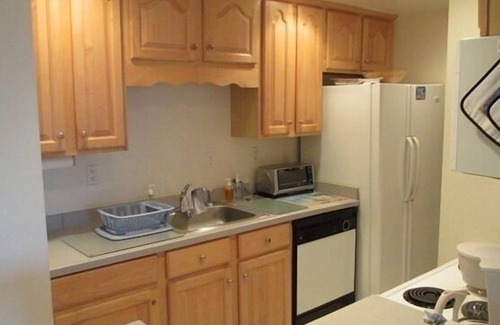 Rehoboth Beach Condo | LINENS INCLUDED*! HORIZON VIEWS OF OCEAN FROM ALL ROOMS OCEANFRONT/BOARDWALK BUILDING/ROOFTOP POOL UNIT 213