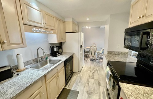 Rehoboth Beach Condo | LINENS INCLUDED*!. Best of both worlds! This unit features spectacular views of the ocean and also of the peaceful Lake Gerar.