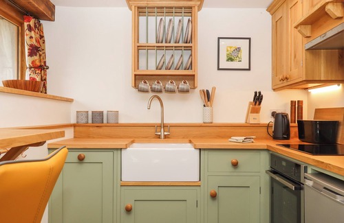 High Bickington Cottage | LINGCOMBE BARN, pet friendly, character holiday cottage in Chagford