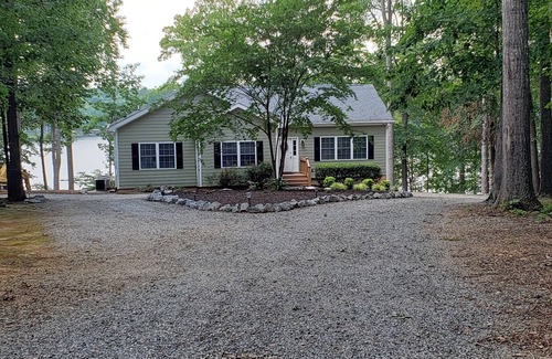 North Shore Acres House | Linger Longer - Beautiful sunsets and stunning lake views.