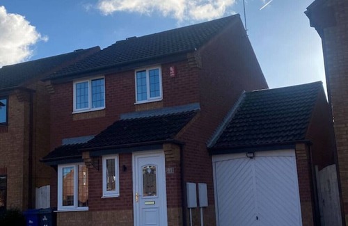 Burton on Trent House | Lingfield House - Spacious 3 Bed Home From Home