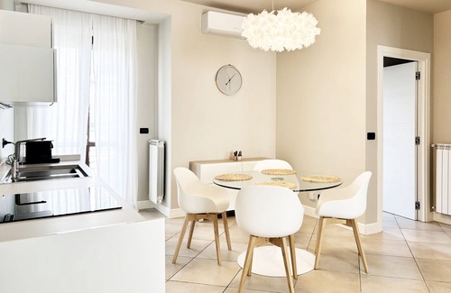 Nichelino Apartment | *Lingotto Center* 5min, Luxury Apartment, 1 Bedroom, 4 guests.