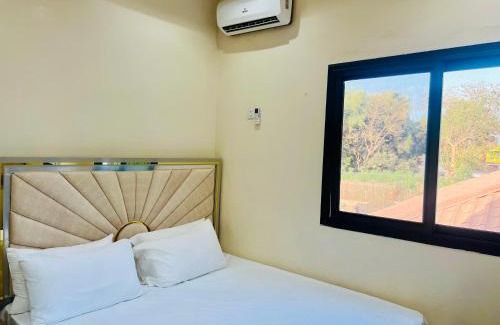 West Coast Division House | Linguere Apartments