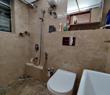 Santacruz West Apartment | Linking Road Market : 3bhk apt