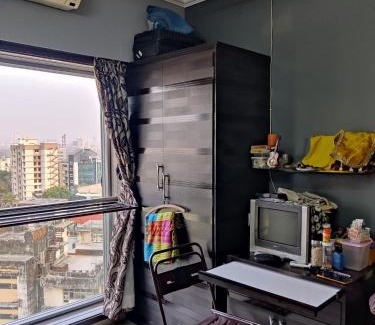 Santacruz West Apartment | Linking Road Market : 3bhk apt