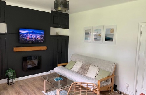 Sefton Park Apartment | Linnet House - Relaxing - Leafy - Bright 2Bed Apt