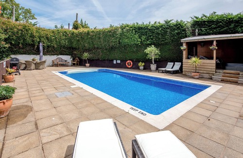 Fitzhead House | Linnets Somerset holiday home with heated swimming pool & Swedish hot tub