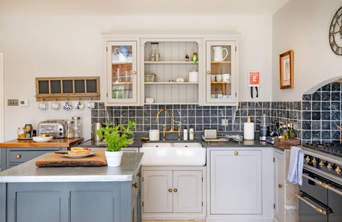 Moretonhampstead Ski Chalet | Linscott Farmhouse - Boutique retreat with hot tub and natural pool