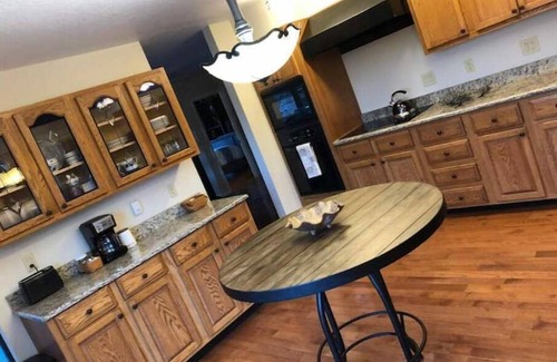 Bouvet Island Ski Chalet | LINVILLE 4 BR 3 BA Château Mountain Home on Wedding Venue,10 Acre Farm,Hot Tub