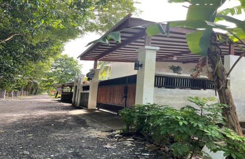 Sumberagung House | Linz Beach House