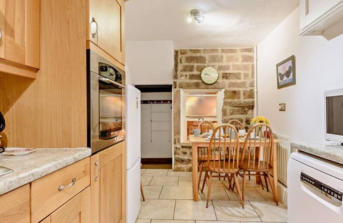 Birchover House | Lion Cottage - Two Bedroom House, Sleeps 4