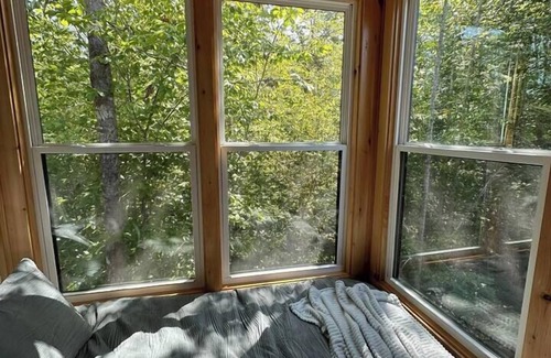 Six Mile Cabin | Lion Den Container Cabin A – Walterfalls, Upstate SC