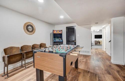 Central Colorado Springs House | Lion Lodge - Prime Spot Game Room Hot Tub Fire Pit