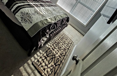 Pittsburgh House | (Lion's Den) Atlanta's Hub 3 Levels Spacious House