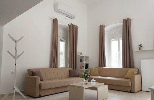 Pothia House | Lion's House is set in Kalymnos Pothia