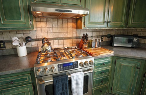 Reedsville House | Lions Den. Pool-Hot Tub-EspressoBar-Stadium 30 Min
