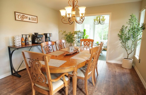 Reedsville House | Lions Den. Pool-Hot Tub-EspressoBar-Stadium 30 Min