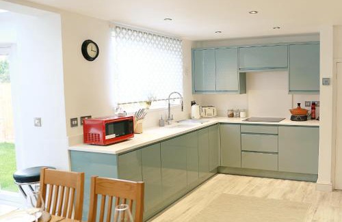 Chorlton-by-Backford House | Lions Den - Zoo Accommodation Chester