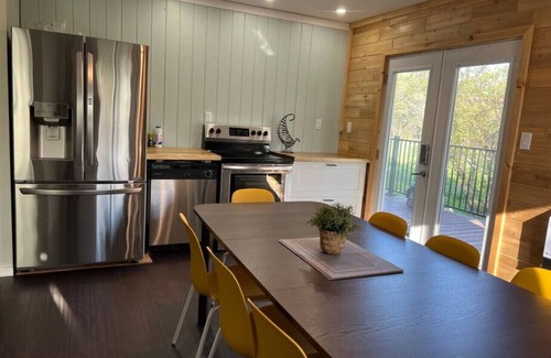 Lion's Head Cottage | Lions Head · Family friendly cottage ☆walking distance to beach