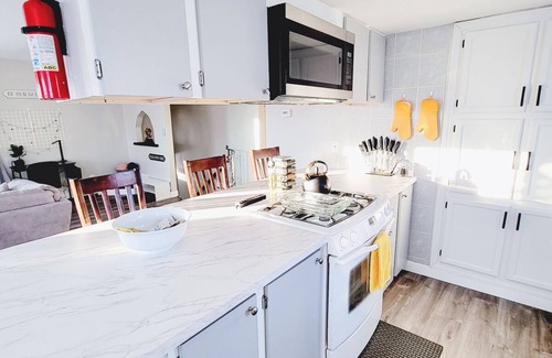 Russian Jack Park House | Lions Loft w/hot tub, king size bed, and kids cove!
