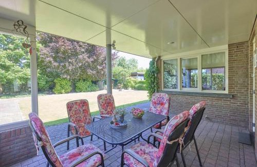 Panningen House | Lionshuis