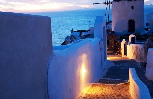 Oia House | Lioyerma Windmill Villa & Pool