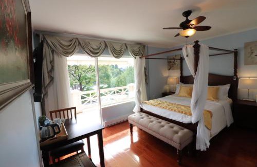 Gorge -Tillicum Area House | Lipton Place by Elegant Waterfront