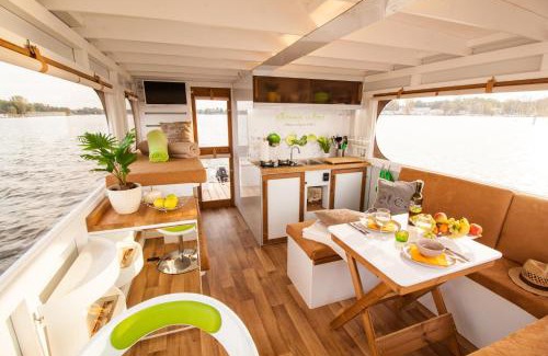 Priepert Boat Rental | Lisa Boot 1
