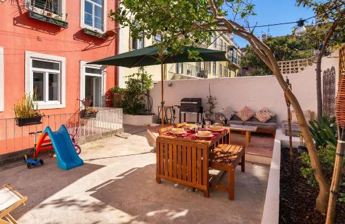 Santo Amaro Apartment | Lisbon Design Flat, Luxury, 7 People, Pool & Garden