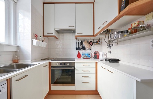 Alvalade Apartment | Lisbon Haven - By the METRO with AC