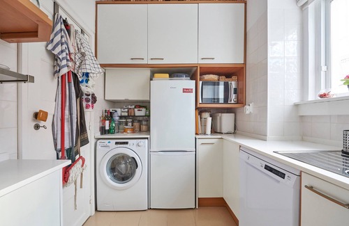Alvalade Apartment | Lisbon Haven - By the METRO with AC