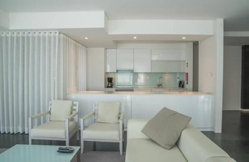 Carvalhal Hotel | Lisbon's Seaside Retreat: Equipped Kitchens, Balcony, Beachfront & Free Parking