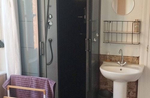 Glos Bed & Breakfast | Lisieux Pays D'auge - Grande Chambre D'hôtes Dans Maison Simple et Authentique
