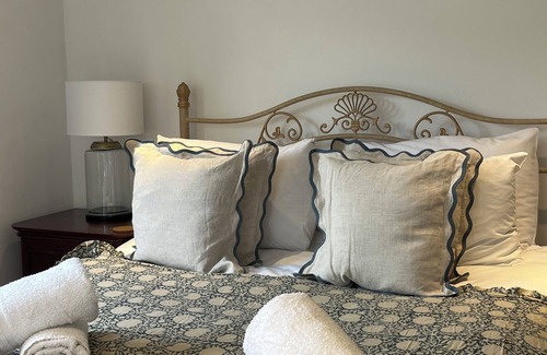South Leigh Other | Listed Farmhouse on the edge of the Cotswolds