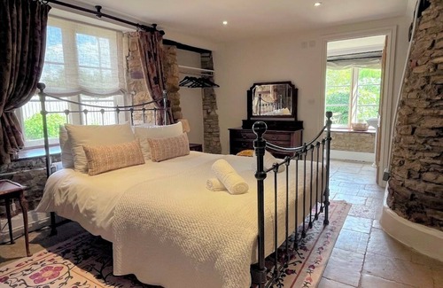 South Leigh Other | Listed Farmhouse on the edge of the Cotswolds