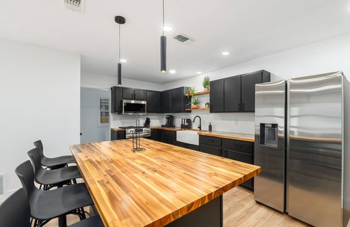 Oak Cliff House | Listen Linda, 5 Bedroom Home Near Bishop Arts