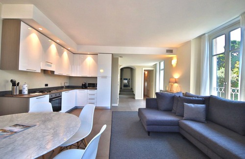 Bellagio Apartment | LISZT TOWER by KlabHouse-3BR Lakefront w/Terrace & AC