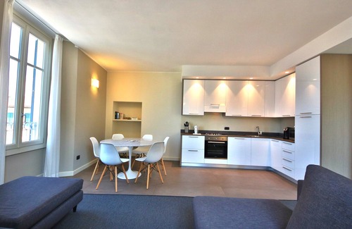 Bellagio Apartment | LISZT TOWER by KlabHouse-3BR Lakefront w/Terrace & AC