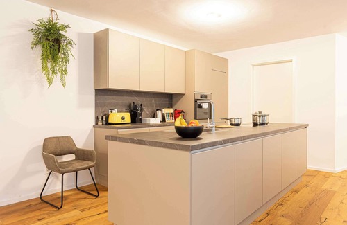 Hemsbach Apartment | LiT LiVING: Luxury | Box SprIng | Parken | 2 BR |