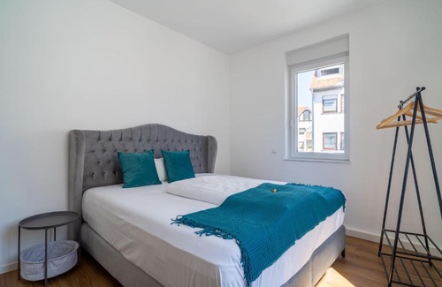 Hemsbach Apartment | Lit Living - Luxury House - Box Spring - Parking - Exclusive Kitchen