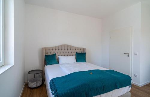 Hemsbach Apartment | Lit Living - Luxury House - Box Spring - Parking - Exclusive Kitchen