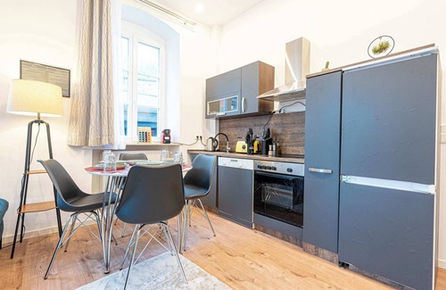 Weinheim Apartment | LiT LiVING: Luxus | Box SprIng | WH Altstadt |