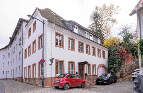 Weinheim Apartment | LiT LiVING: Luxus | Box SprIng | WH Altstadt |