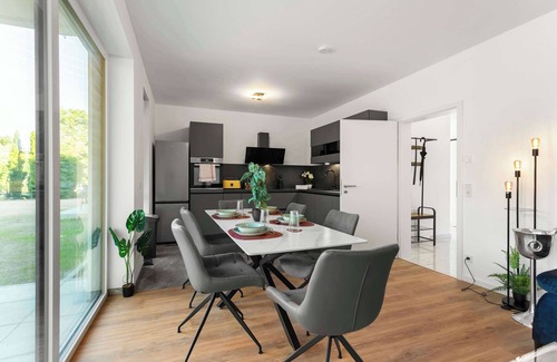 Woerth am Rhein Apartment | LiT LiVING: Luxus | Box SprIng | Parking | Garten