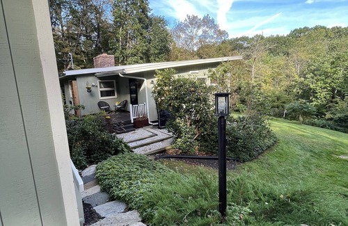 New Preston House | Litchfield County! Cozy & quiet, newly renovated 3 bdrm home near Lake Waramaug.
