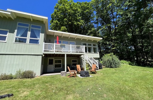 New Preston House | Litchfield County! Cozy & quiet, newly renovated 3 bdrm home near Lake Waramaug.