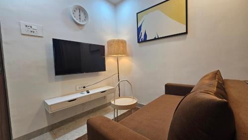 Khar Apartment | Lite Stays - Khar West